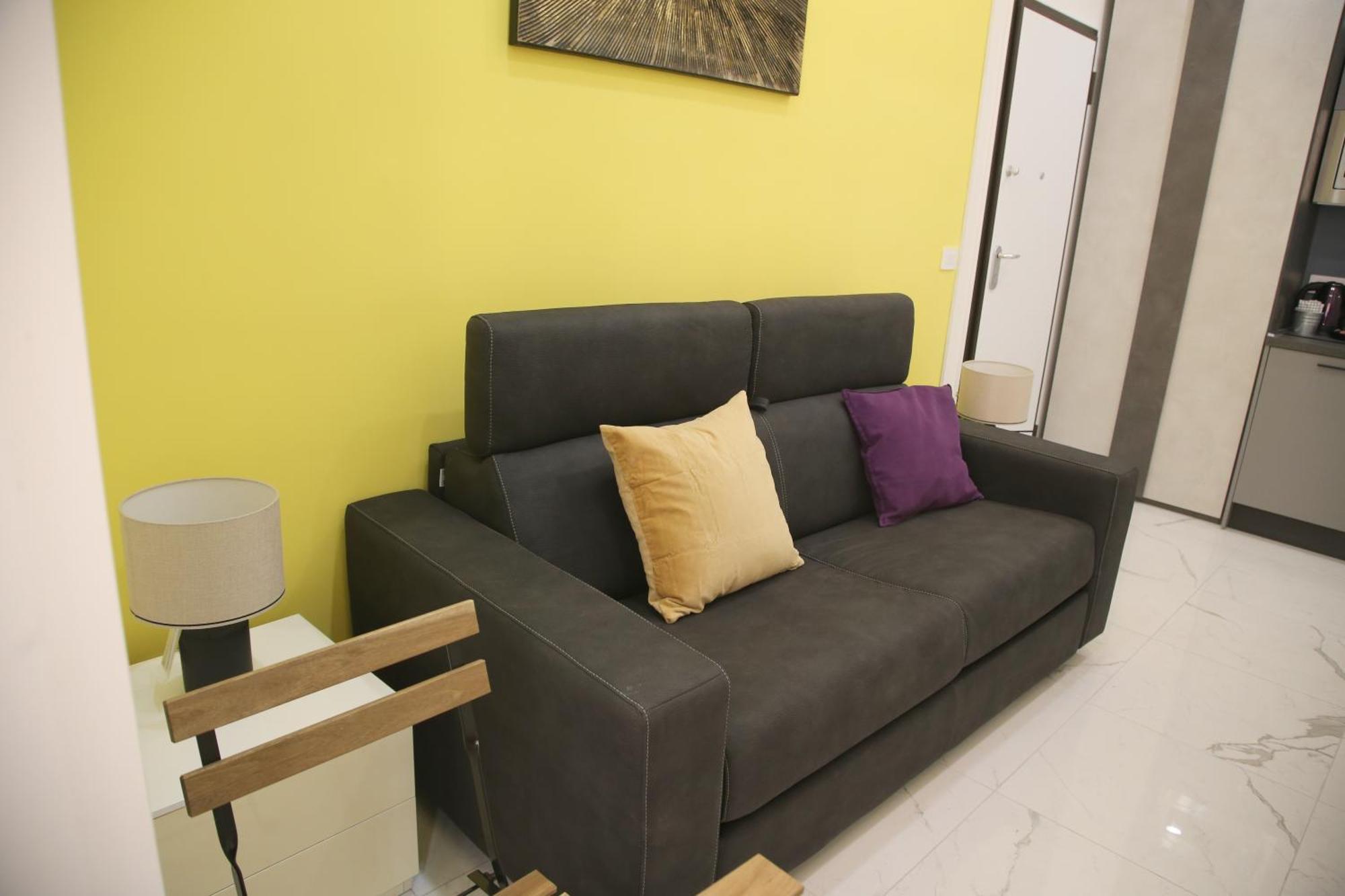 Emma And Livia's Vatican 2 Apartment *